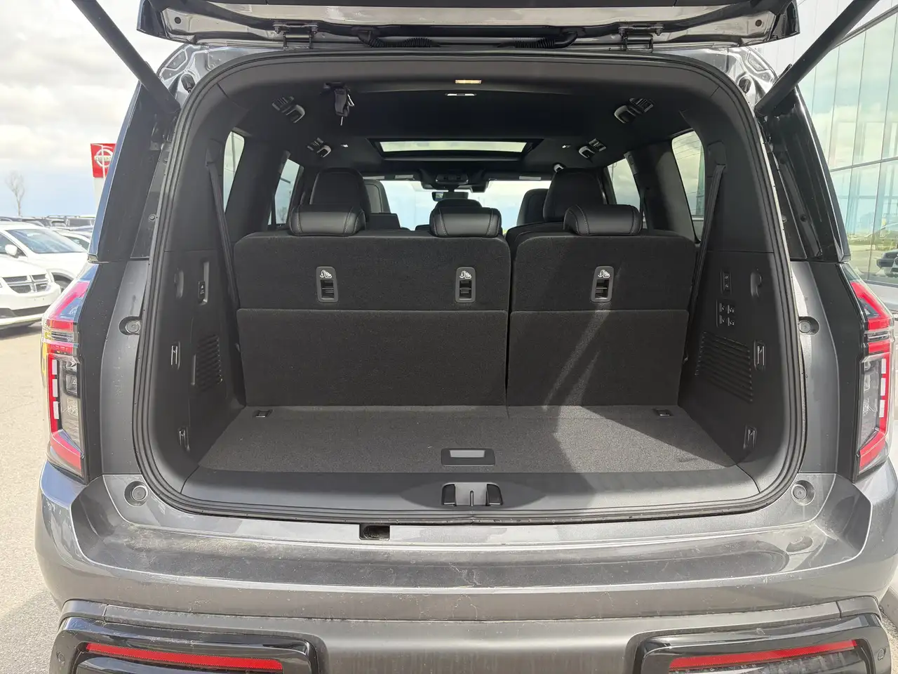 Nissan Armada снимка Nissan Armada
