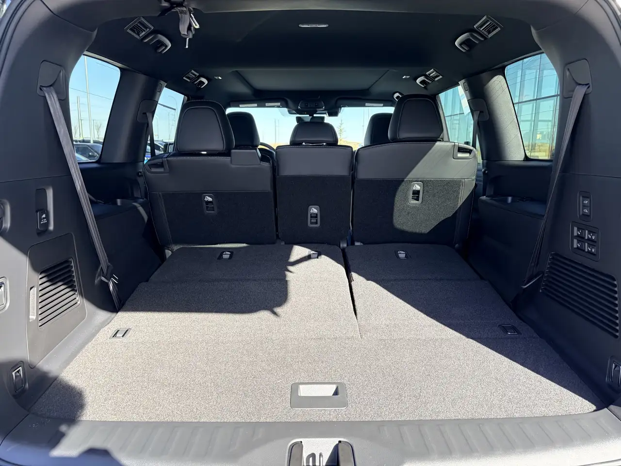 Nissan Armada снимка Nissan Armada