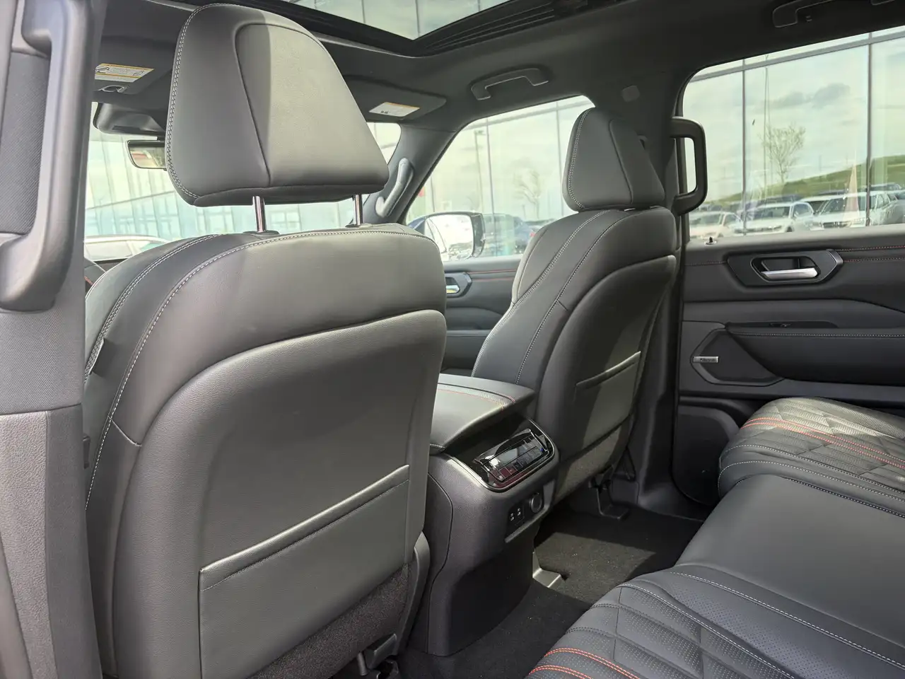 Nissan Armada снимка Nissan Armada