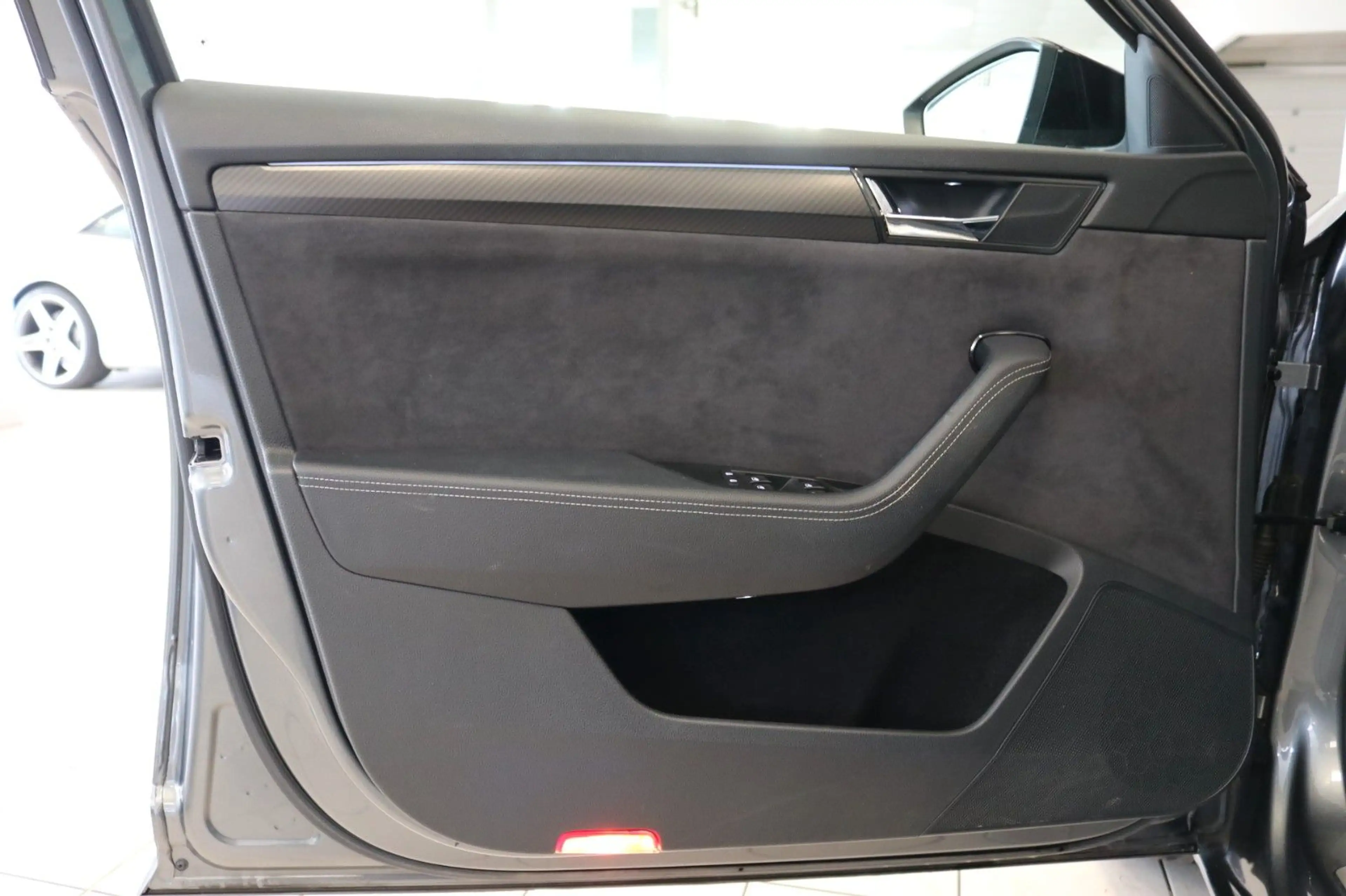 Skoda Superb Combi Sportline DCC Pano Kamera Memory — photo 13