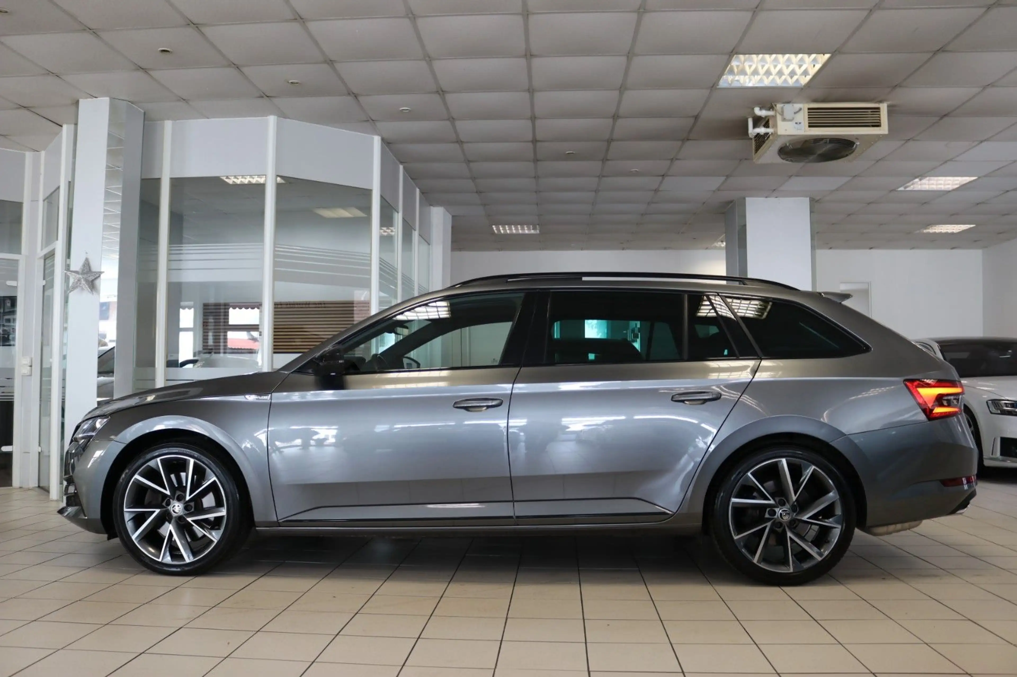 Skoda Superb Combi Sportline DCC Pano Kamera Memory — photo 12