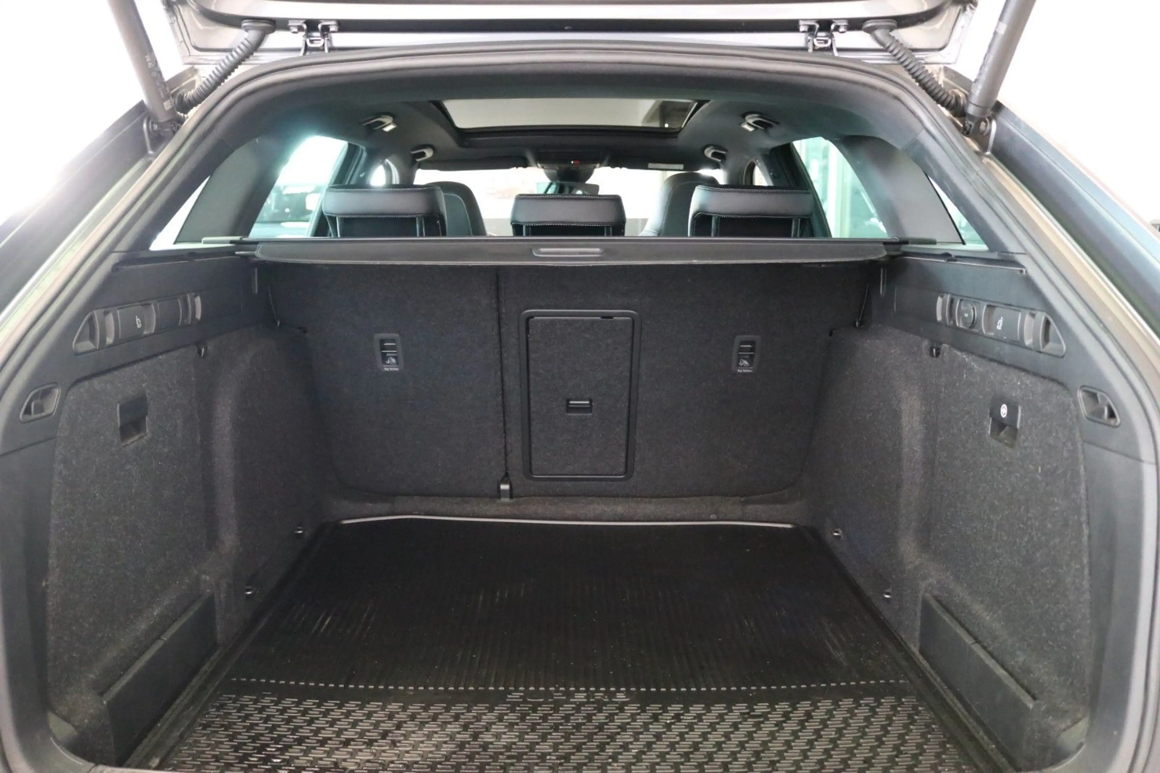 Skoda Superb Combi Sportline DCC Pano Kamera Memory — photo 8