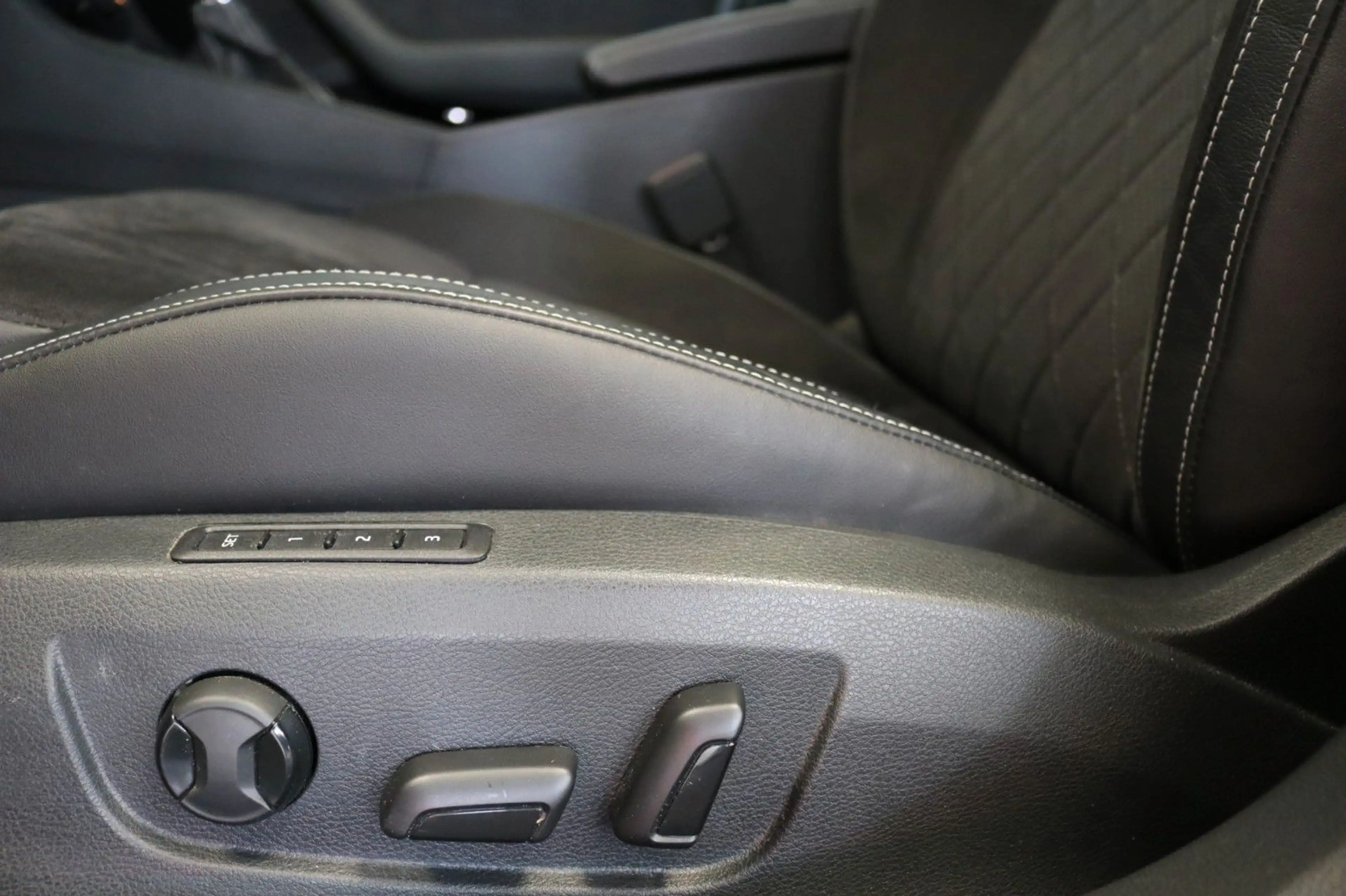 Skoda Superb Combi Sportline DCC Pano Kamera Memory — photo 14