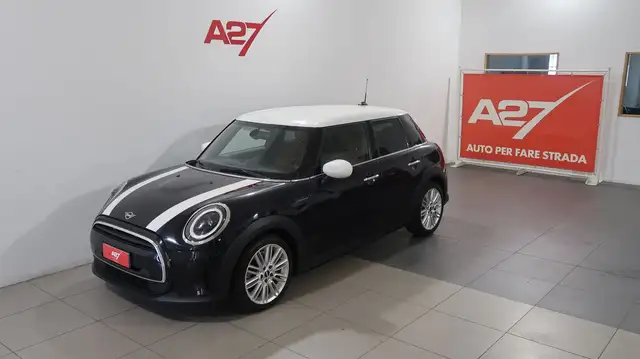 Mini Hatch view 9
