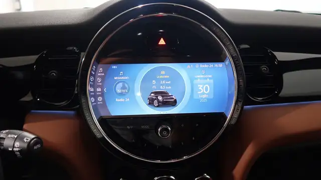 Mini Hatch view 10
