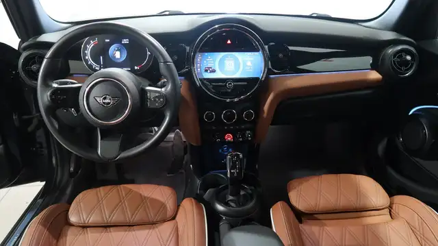 Mini Hatch view 4