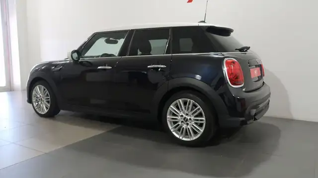 Mini Hatch view 15