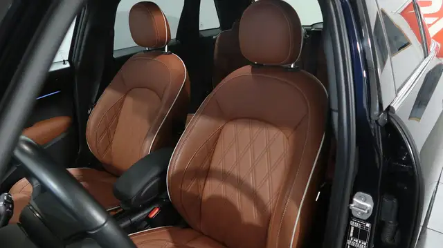 Mini Hatch view 14