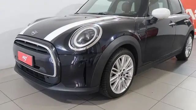 Mini Hatch view 11