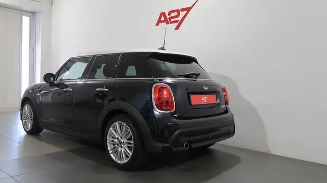 Mini Hatch view 5