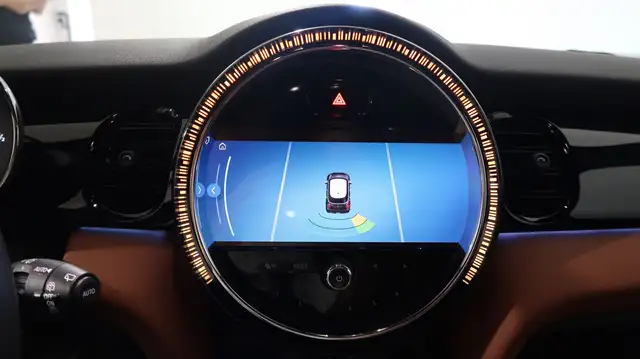 Mini Hatch view 8
