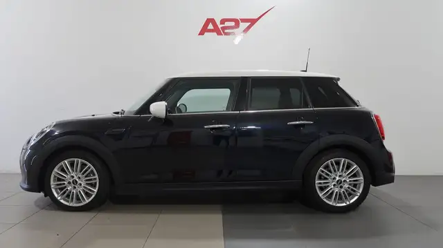 Mini Hatch view 3