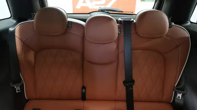 Mini Hatch view 12