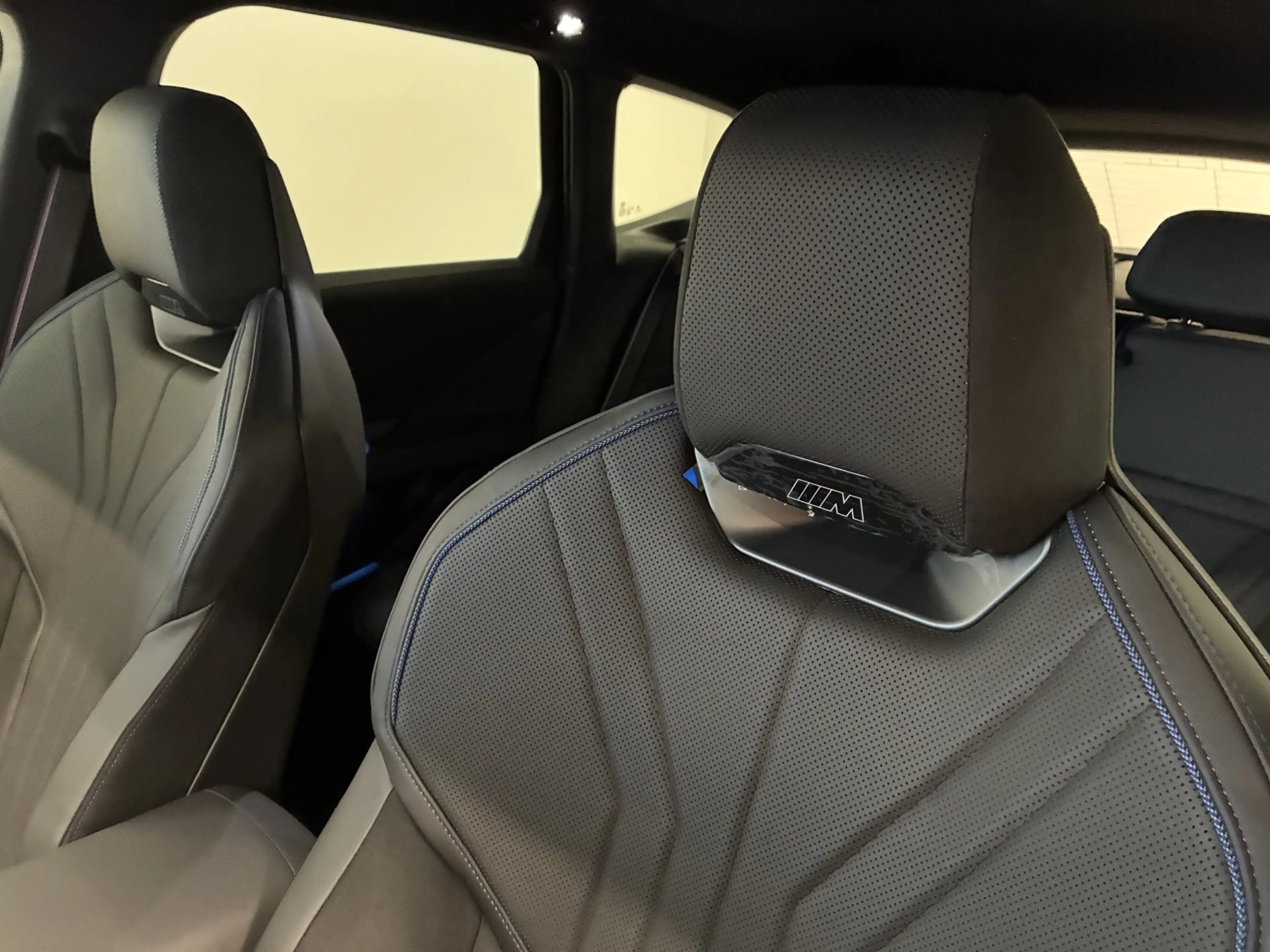 BMW iX3 40 sDrive — photo 9