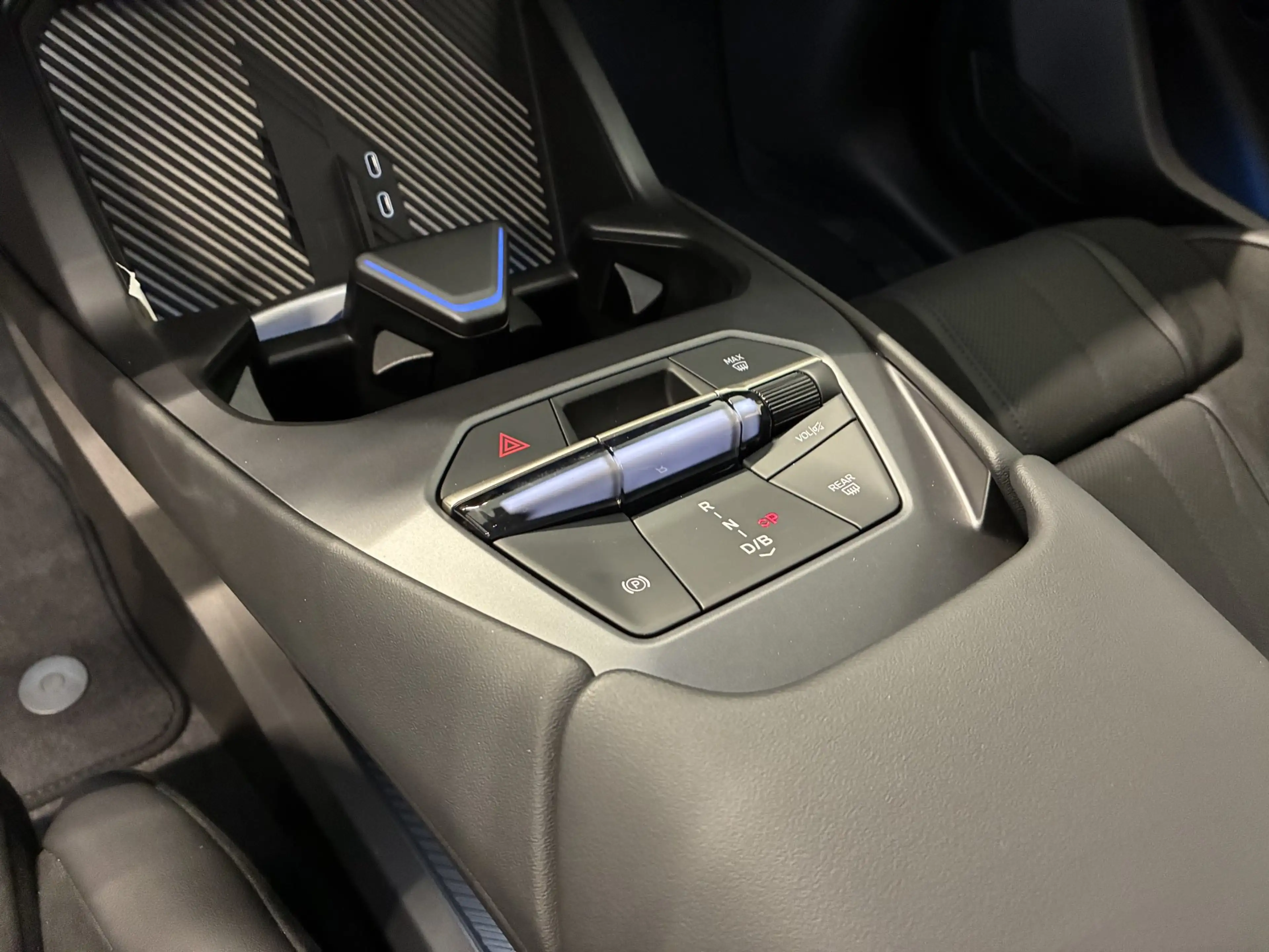 BMW iX3 40 sDrive — photo 13