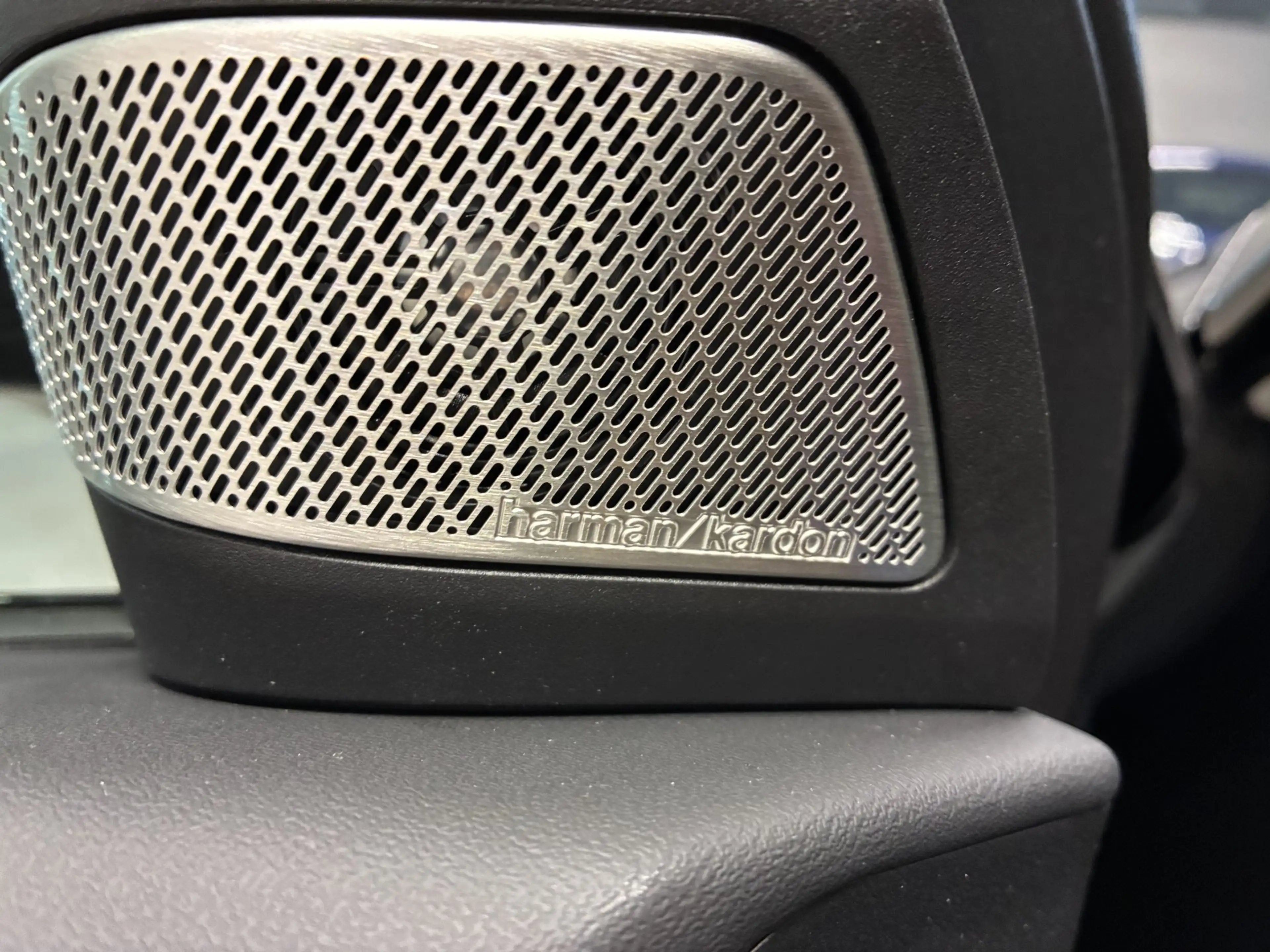 BMW iX3 40 sDrive — photo 15