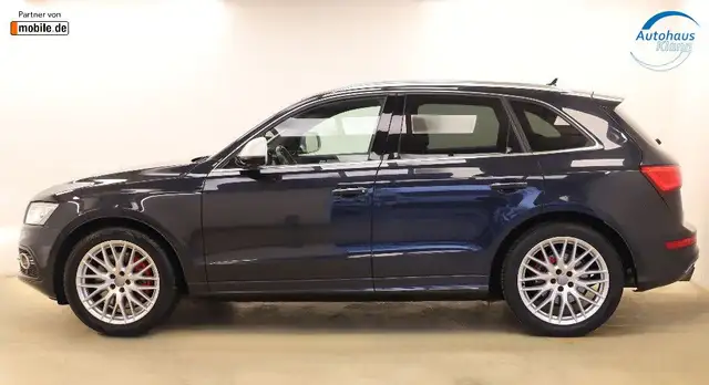 Audi SQ5 view 4