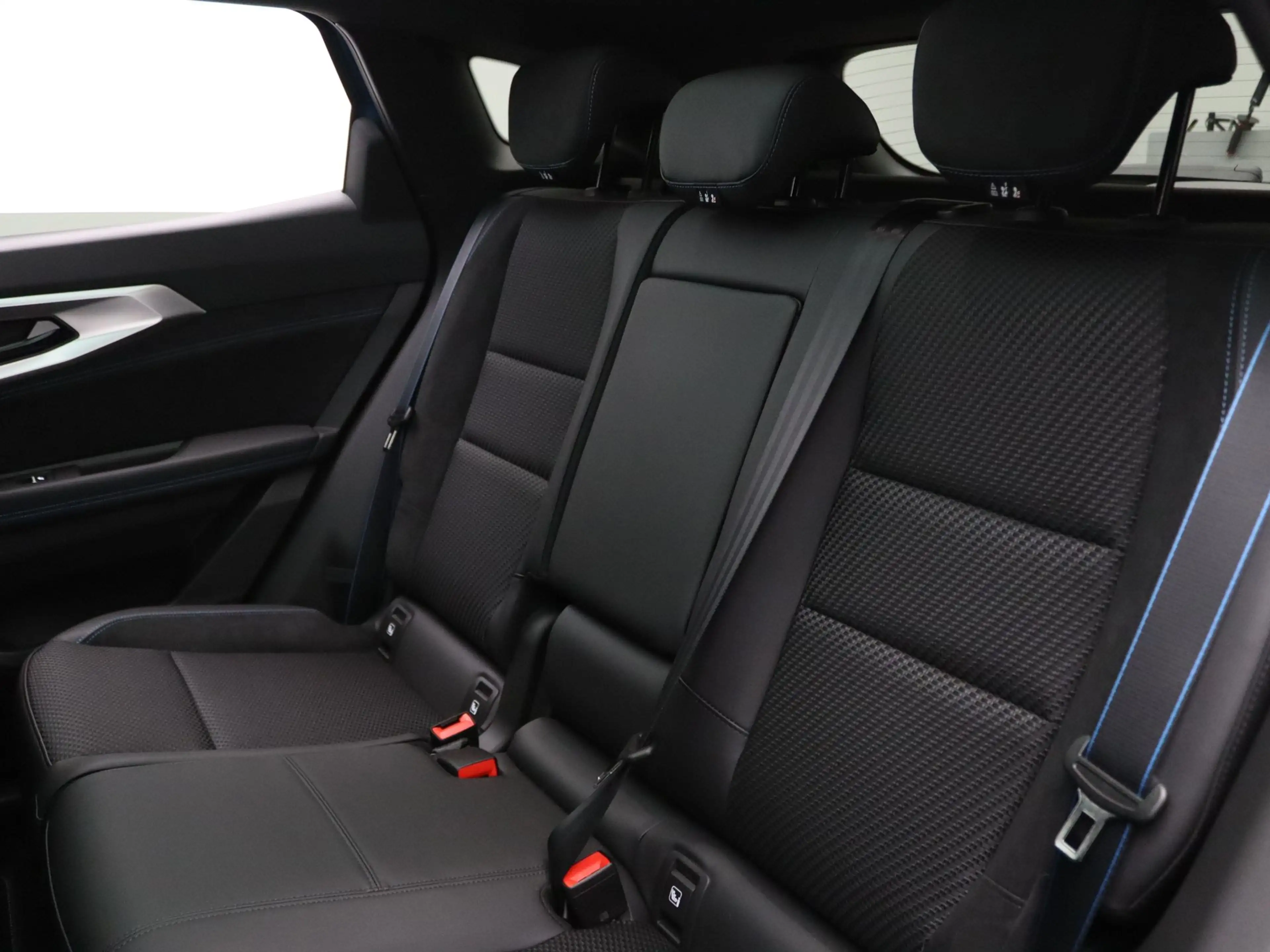 Renault Austral 1.2 E-Tech full hybrid 200 esprit Alpine Apple Car — photo 32