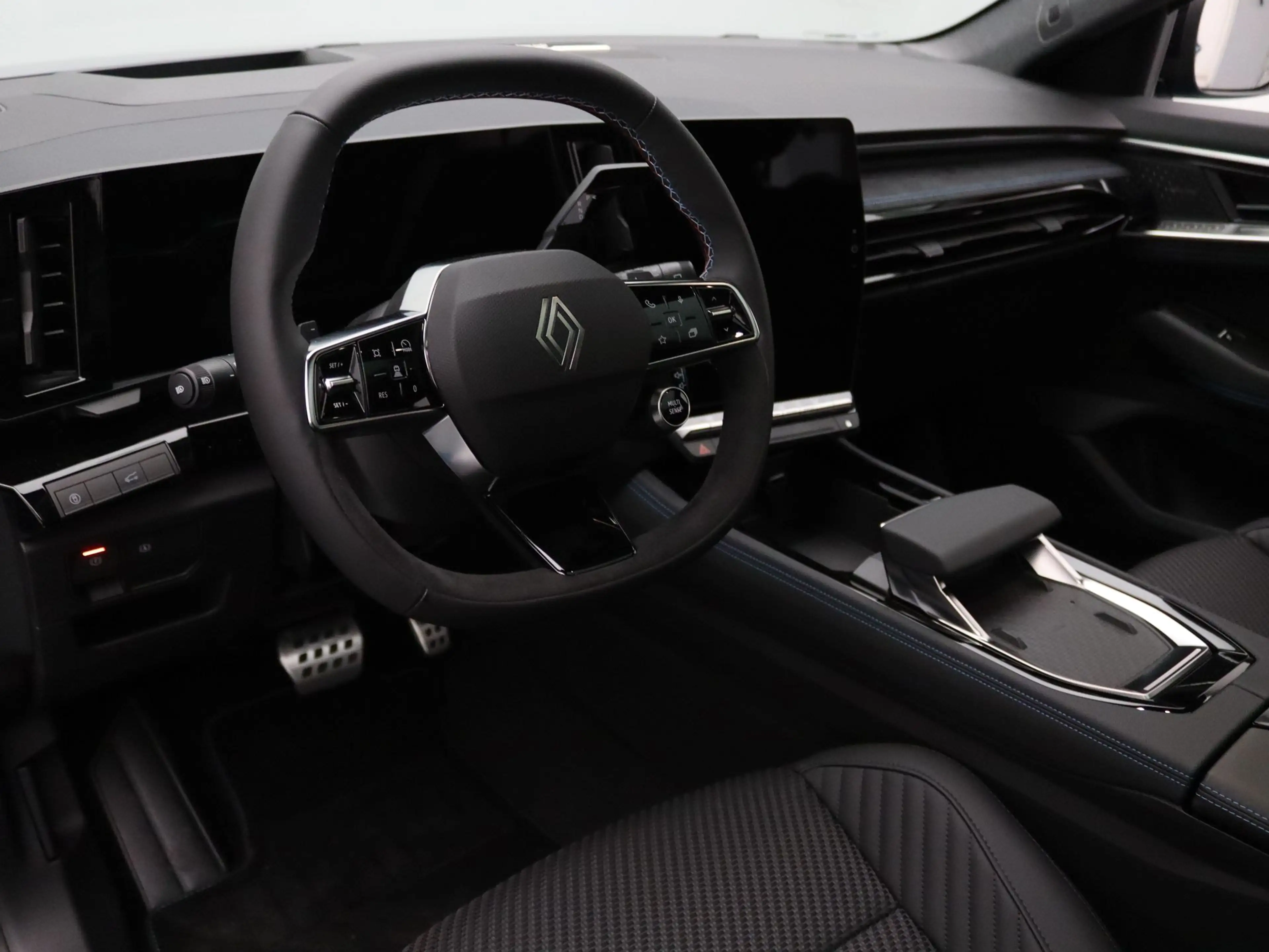 Renault Austral 1.2 E-Tech full hybrid 200 esprit Alpine Apple Car — photo 3