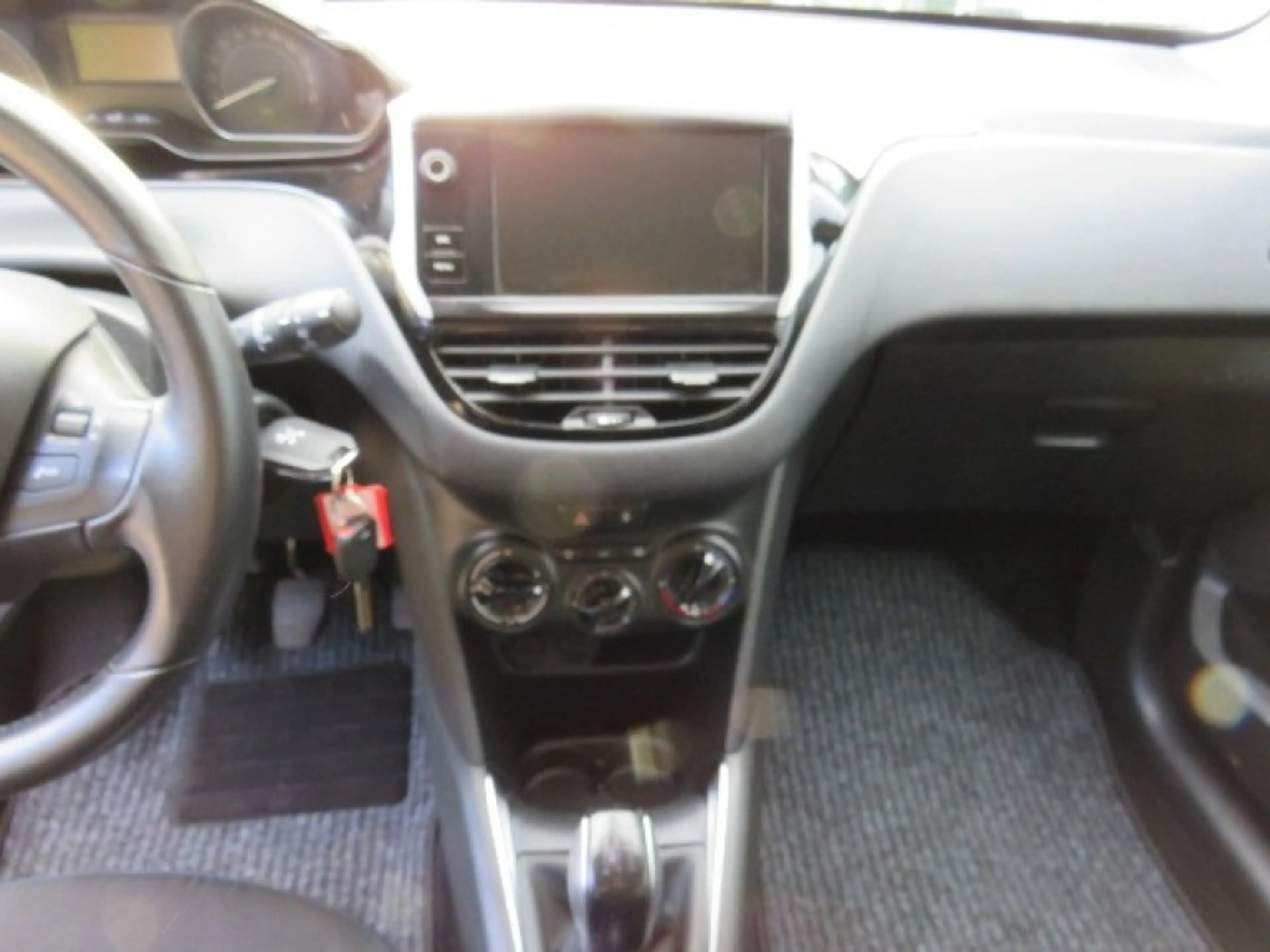 Peugeot 208 1.2 PURET. SIGNATURE — photo 17