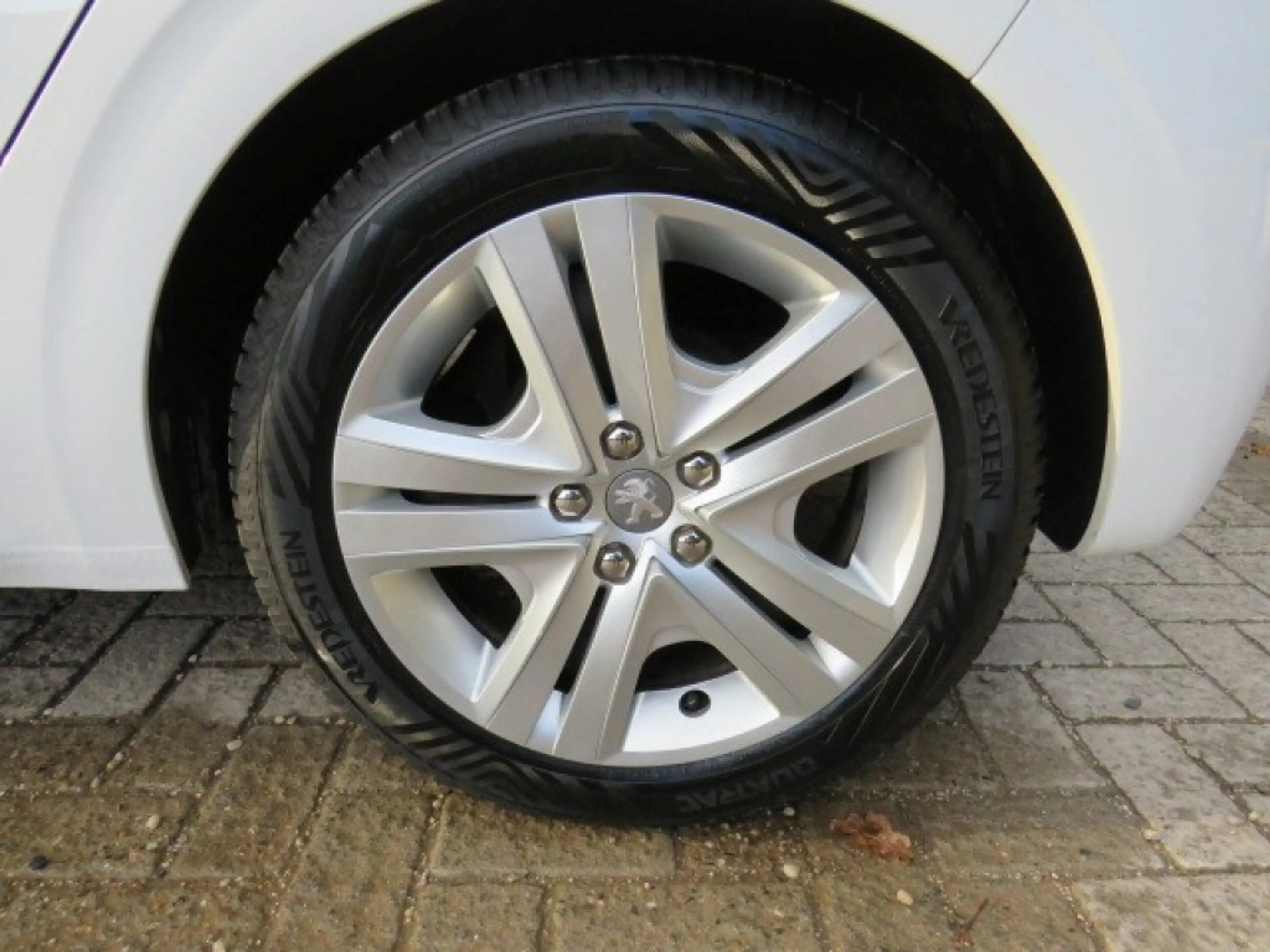 Peugeot 208 1.2 PURET. SIGNATURE — photo 8
