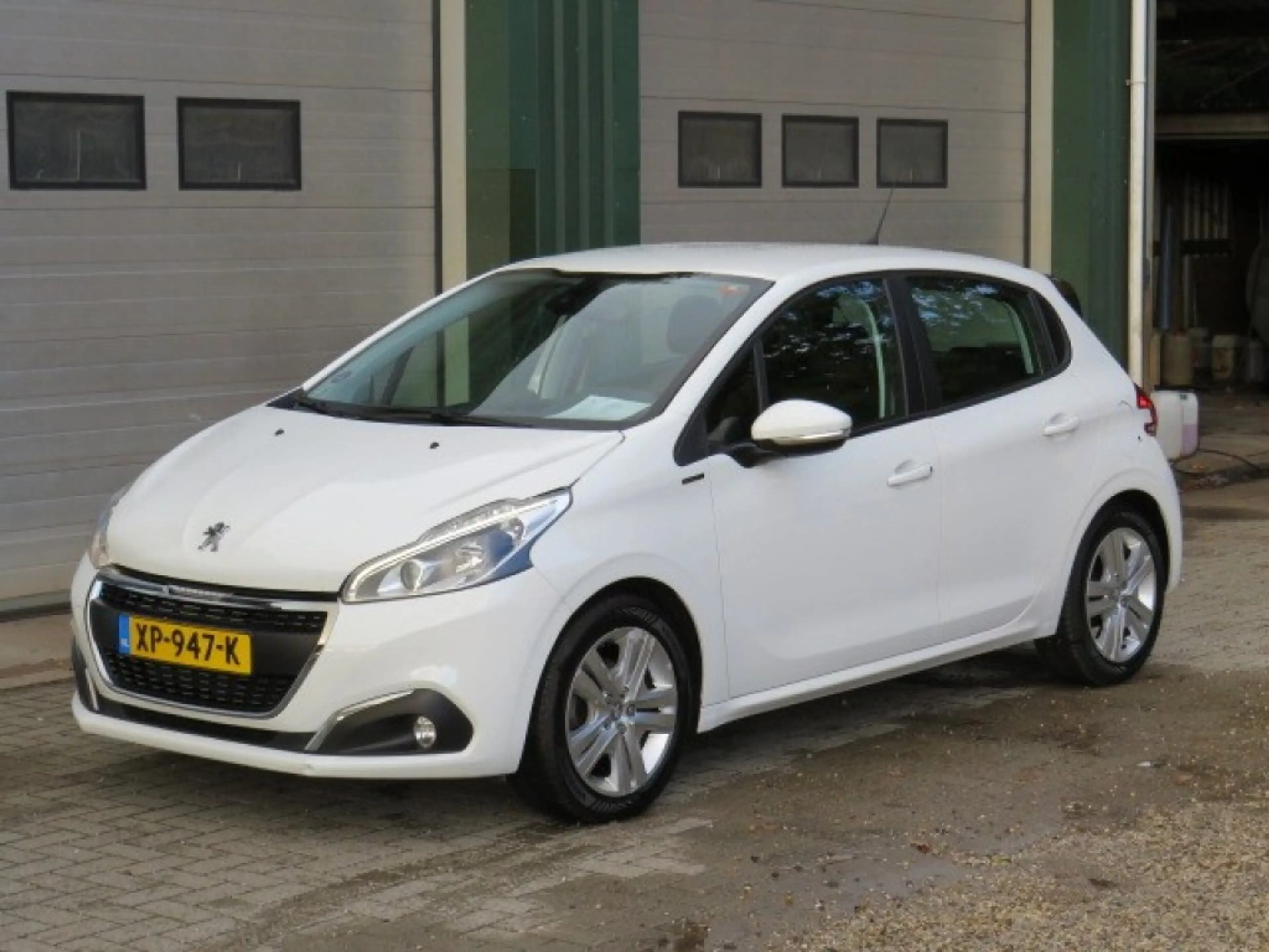Peugeot 208 1.2 PURET. SIGNATURE — photo 2