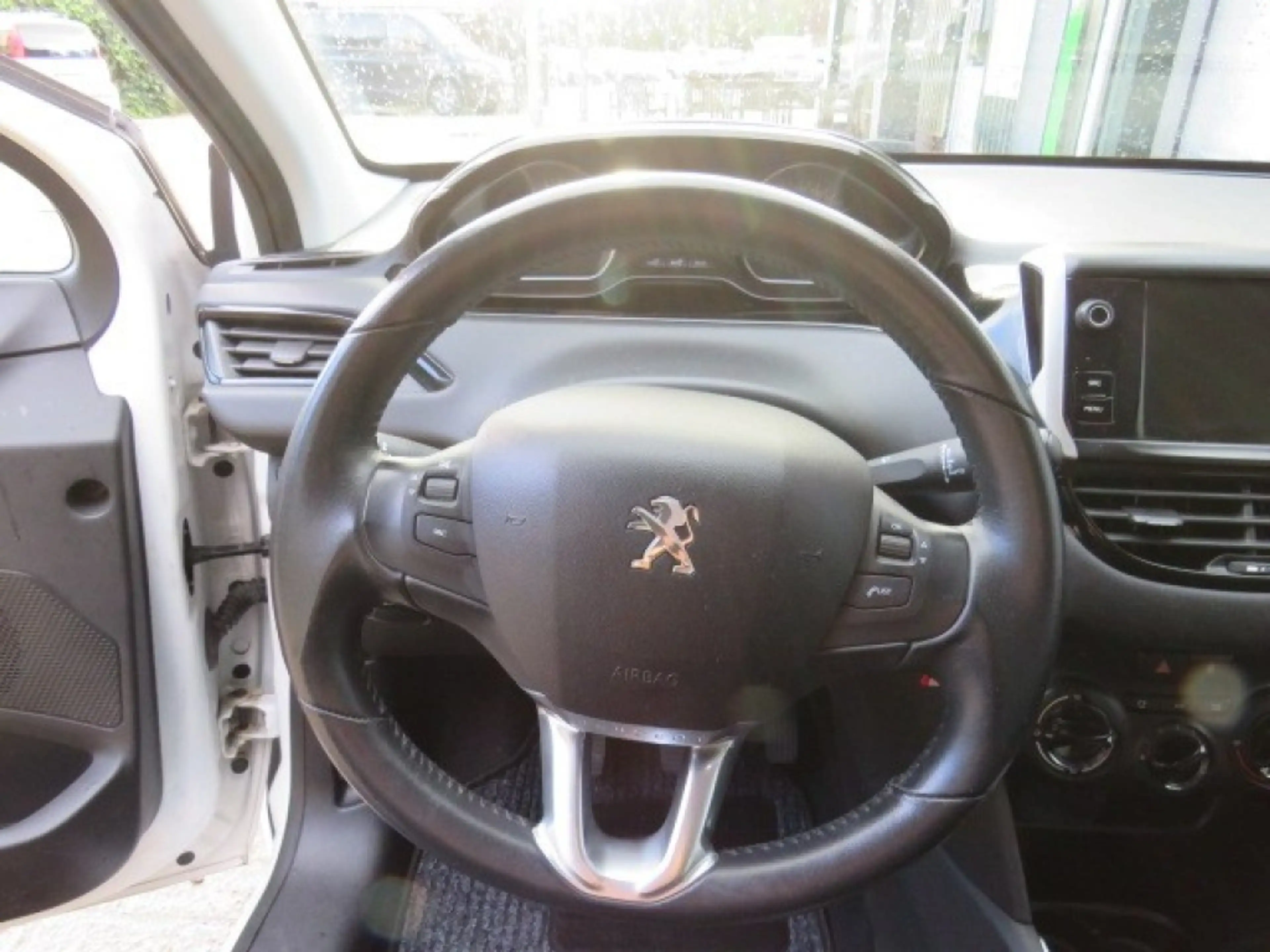 Peugeot 208 1.2 PURET. SIGNATURE — photo 15