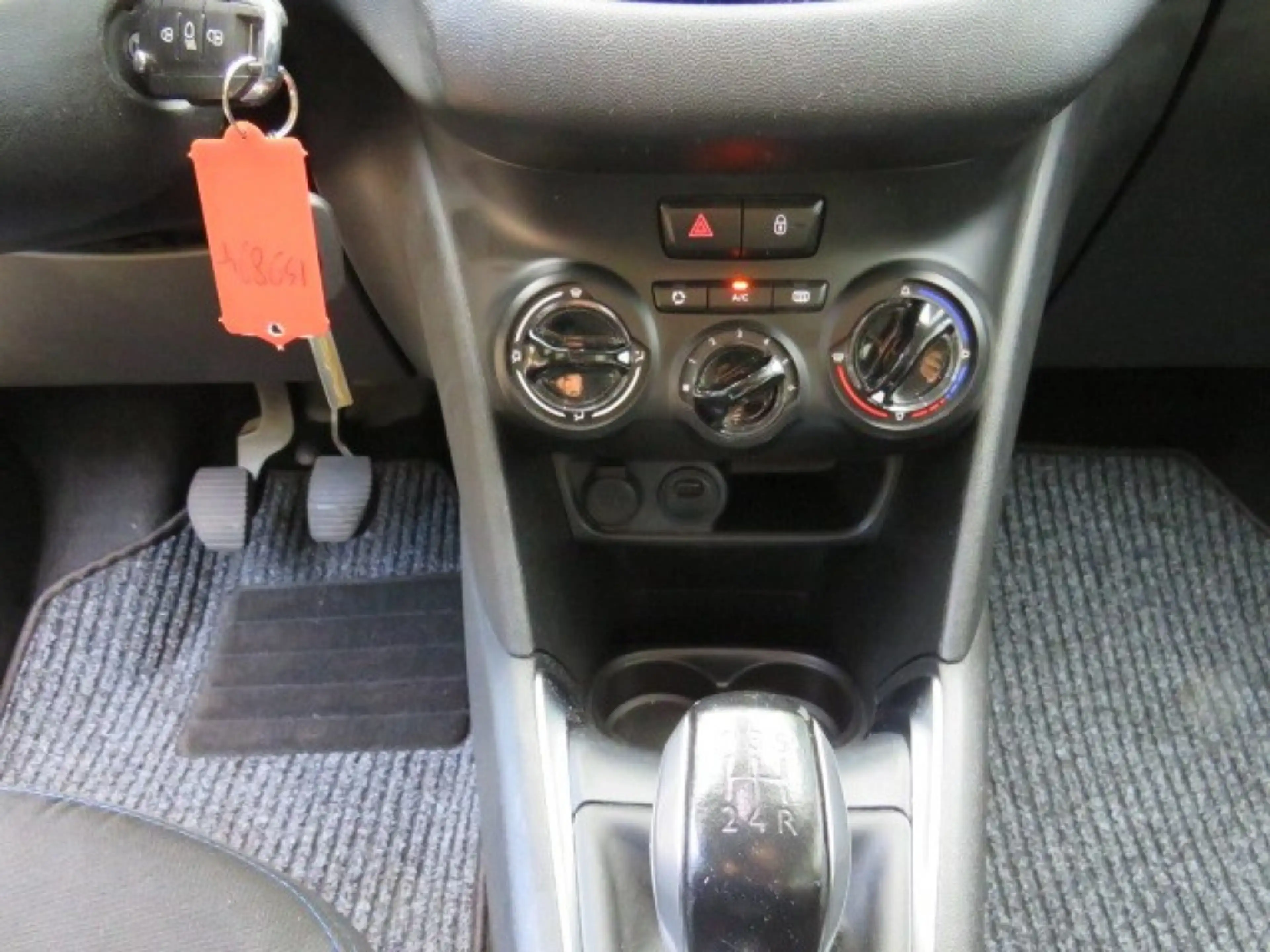 Peugeot 208 1.2 PURET. SIGNATURE — photo 18