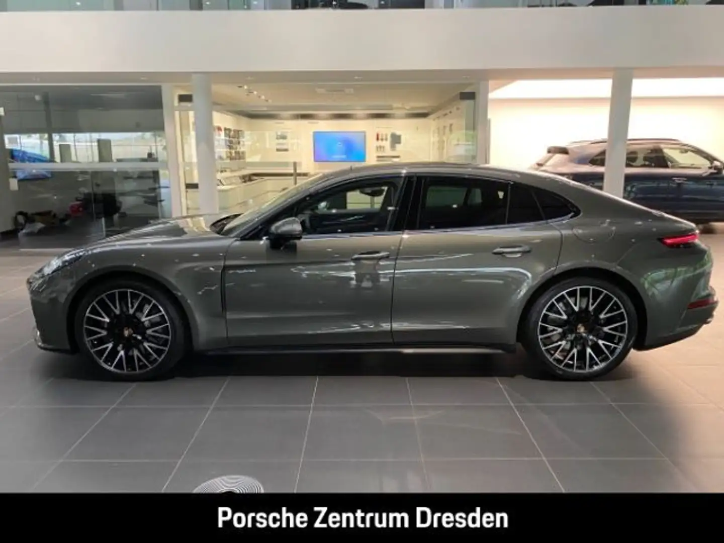 Porsche Panamera 4 E-Hybrid*Panorama*SportDes.*HD-Matrix Vert - 2