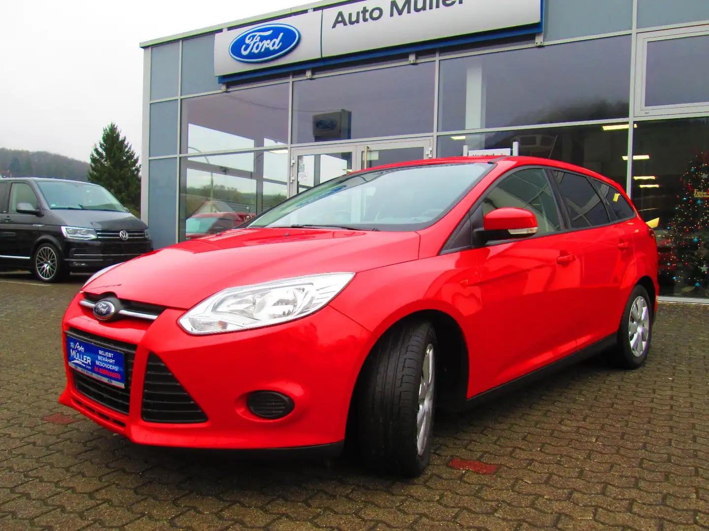Ford Focus Turnier Trend AHK Rouge - 1