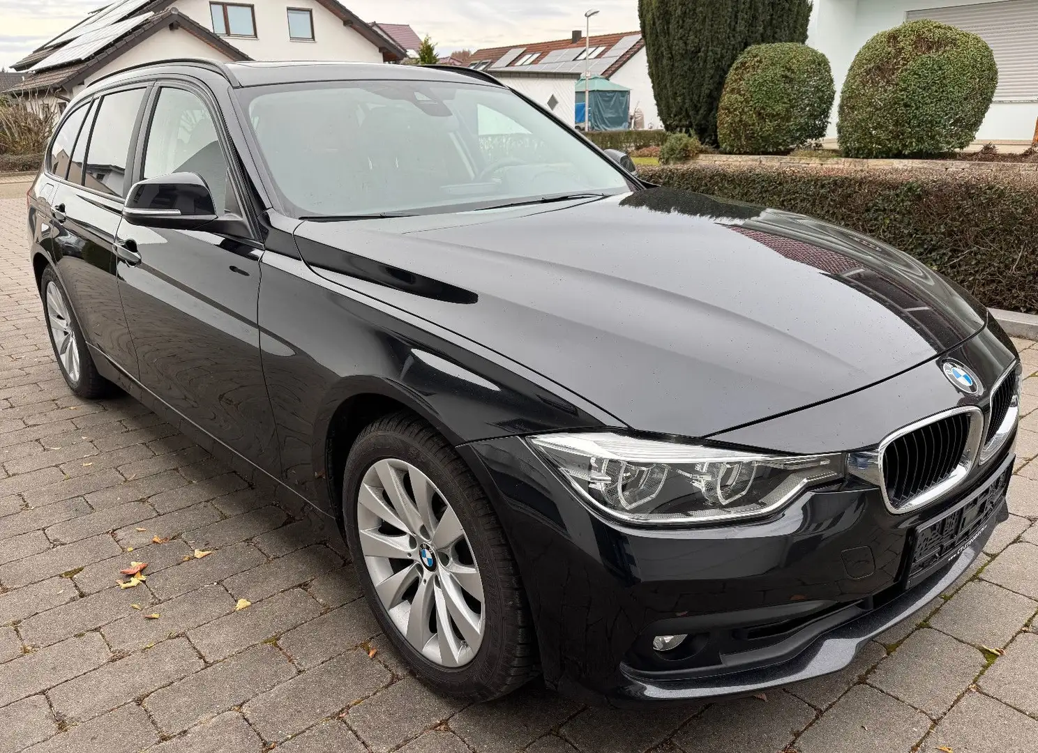 BMW 318 d Advantage *Pano *Navi *AHK *LED *uvm. Schwarz - 1