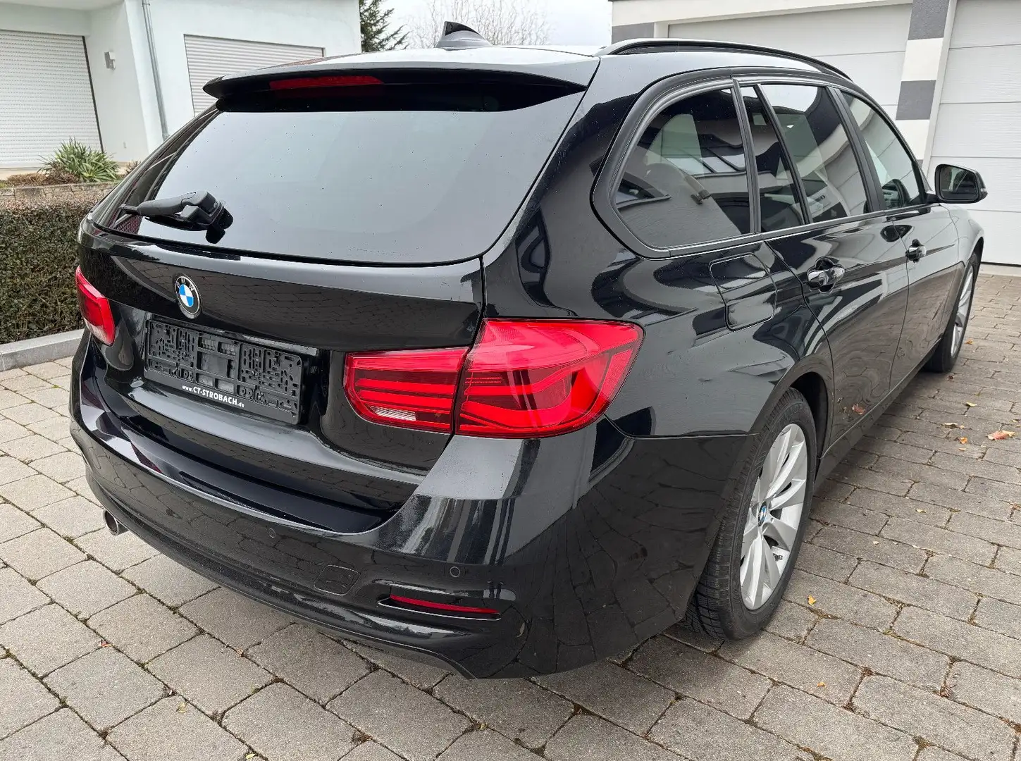 BMW 318 d Advantage *Pano *Navi *AHK *LED *uvm. Schwarz - 2