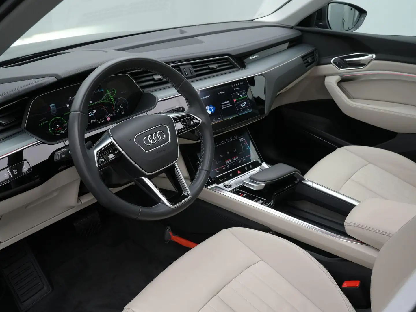 Audi Q8 e-tron 50 S-tronic quattro Advanced Edition 95 kWh 340 pk Gris - 2