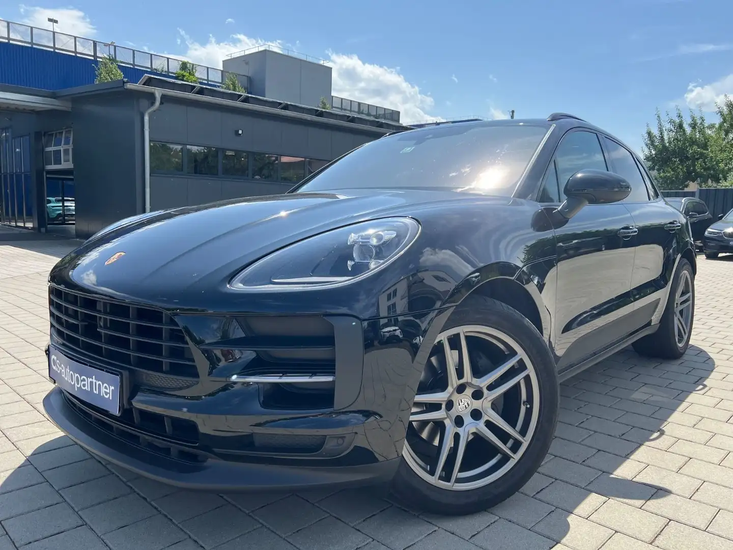 Porsche Macan II *PANO-DISTRONIC-SUSPENSION-AHK-20 Zoll* Schwarz - 1