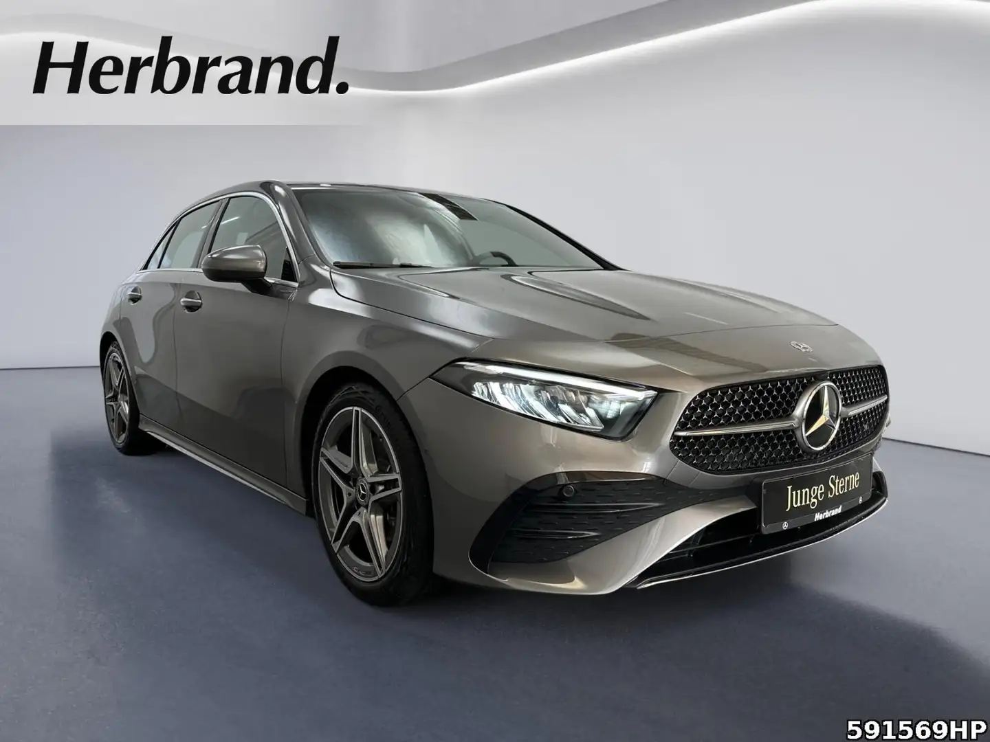 Mercedes-Benz A 200 AMG Line DISTRONIC KEYLESS-GO Anhängervor. Grau - 2