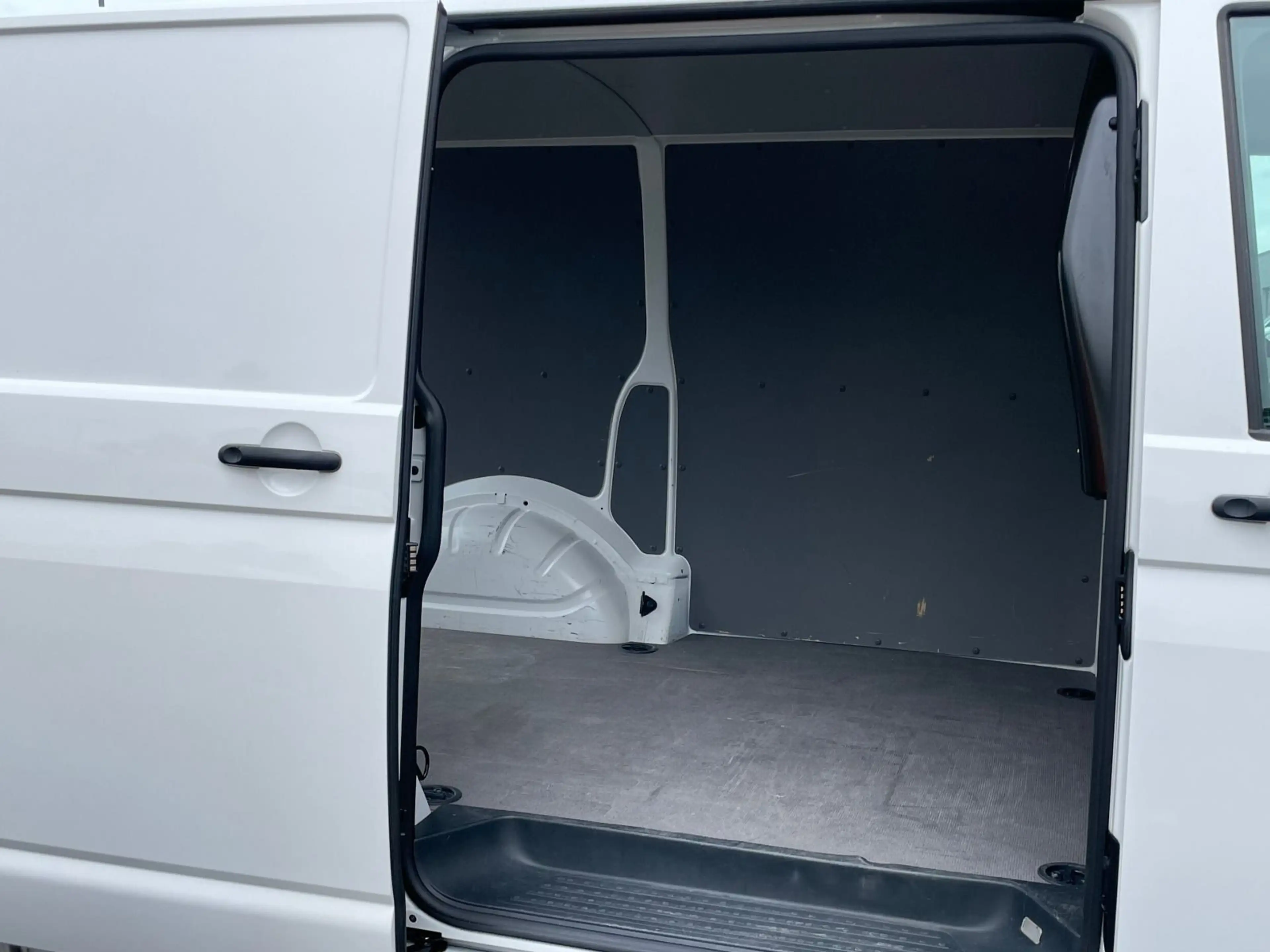 Volkswagen T6.1 Transporter T6.1 Kasten 2.0 TDI Klima H.flügeltüren Holzbode — photo 7