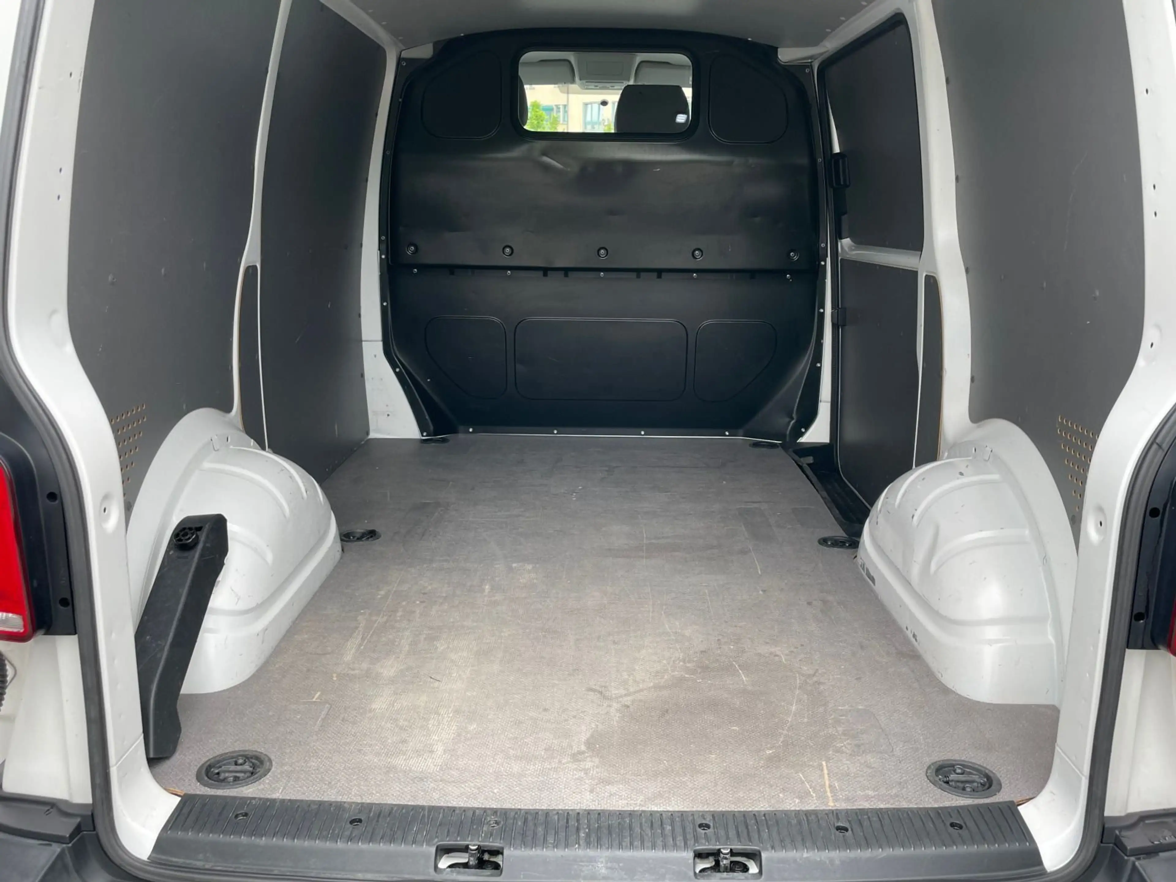 Volkswagen T6.1 Transporter T6.1 Kasten 2.0 TDI Klima H.flügeltüren Holzbode — photo 5