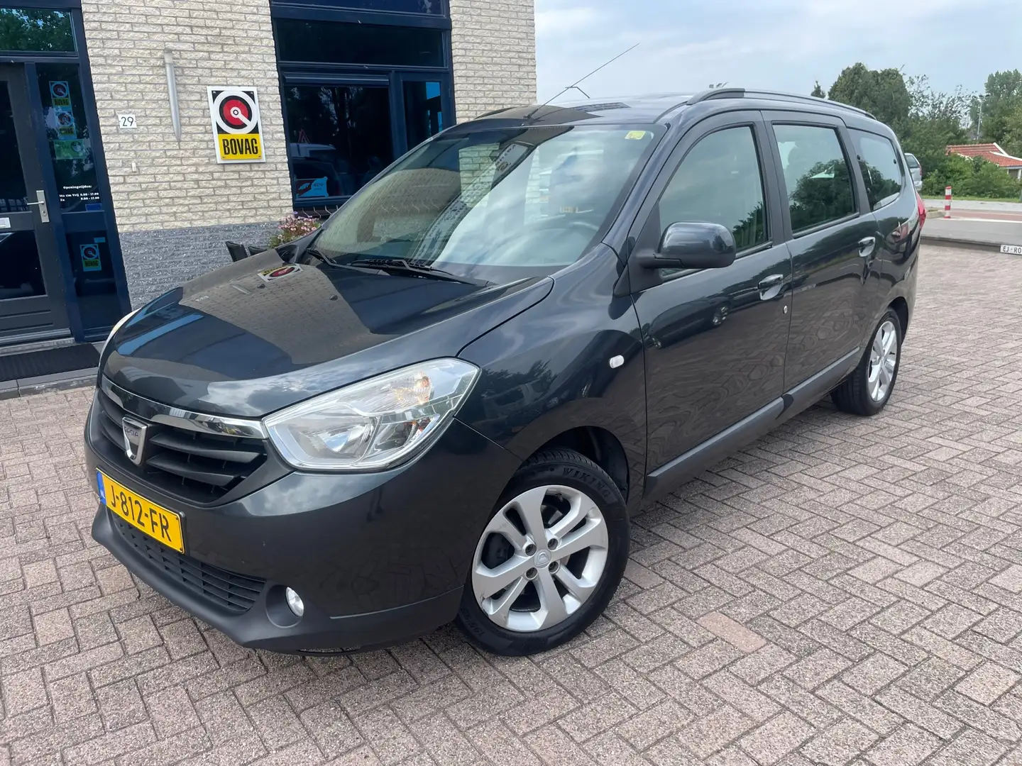 Dacia Lodgy 1.2 TCe Blackline 7p.- NAV-Bluetooth- leer Grijs - 1