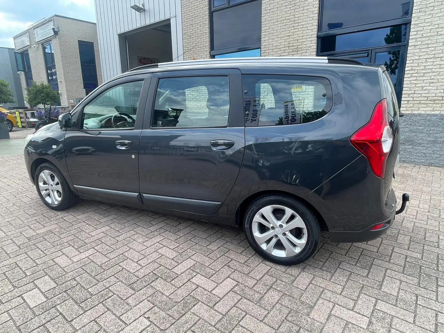 Dacia Lodgy 1.2 TCe Blackline 7p.- NAV-Bluetooth- leer Grijs - 2