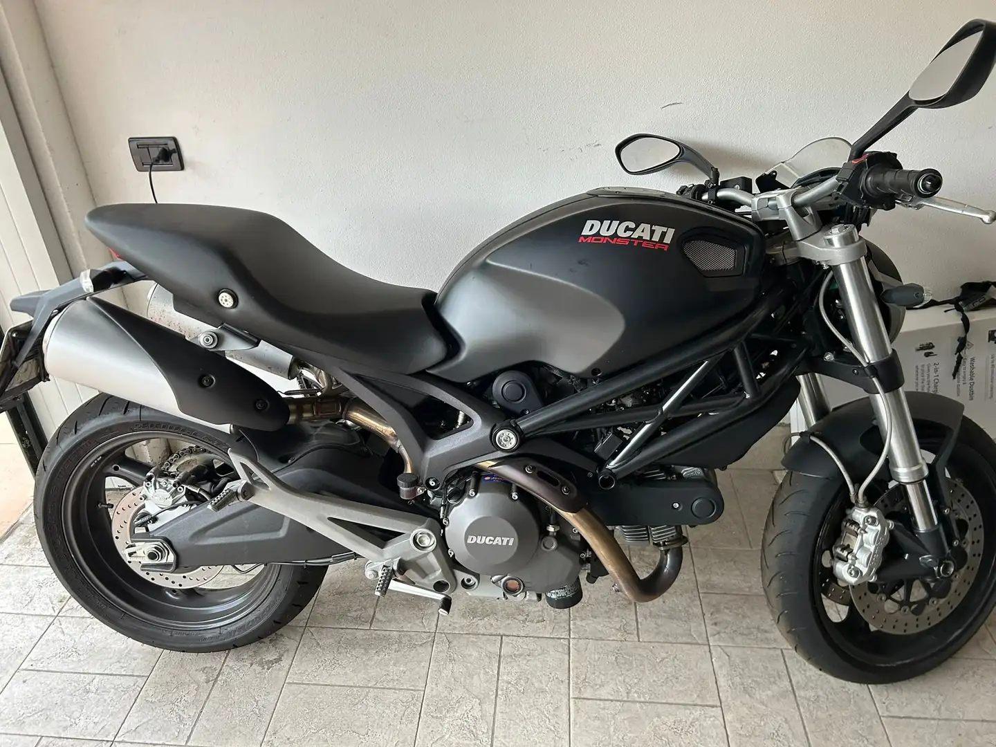 Ducati Monster 696 M5 Noir - 1