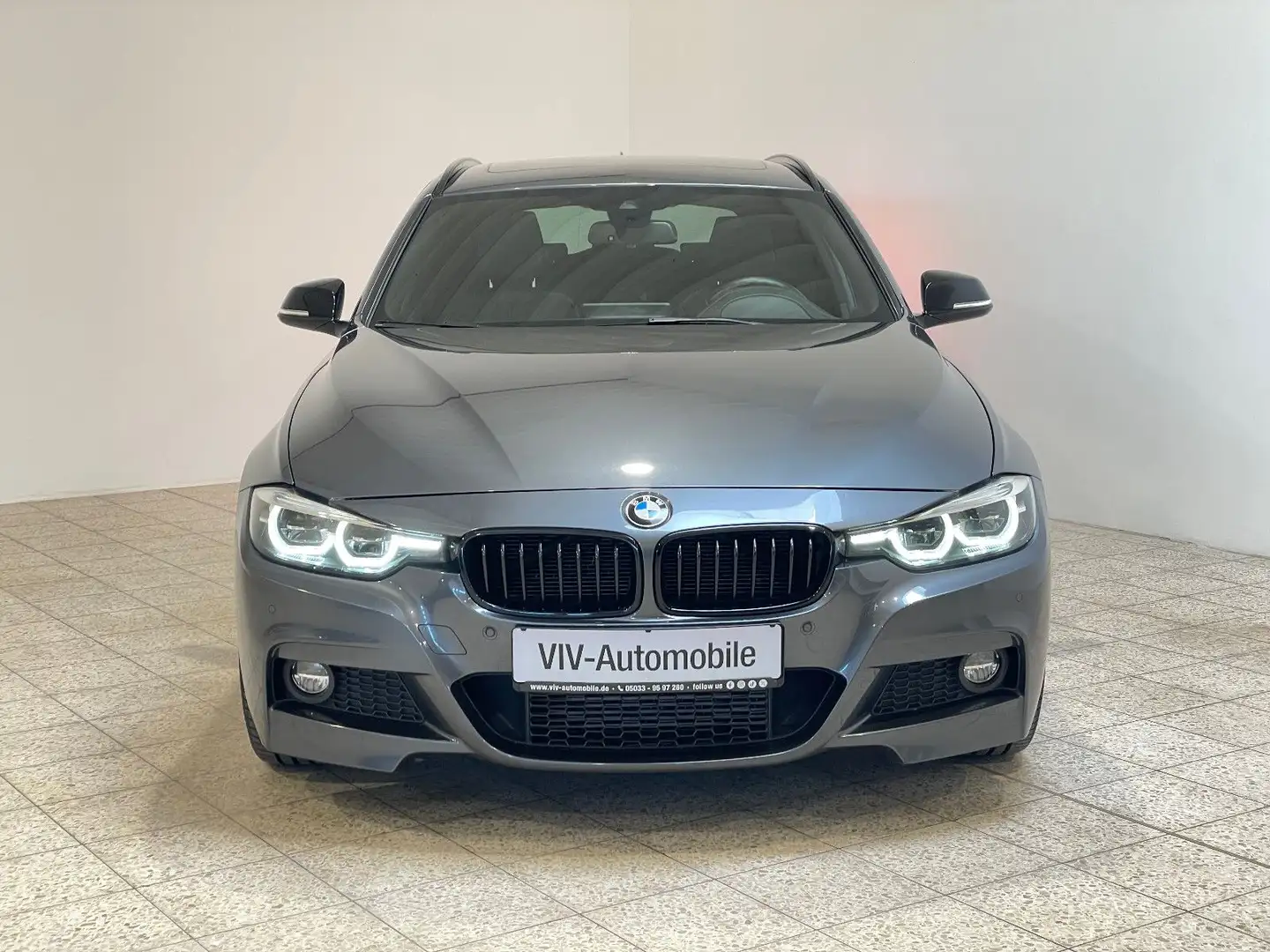 BMW 320 d Touring M Sport Paket Shadow *Panorama*HiFi Grau - 2