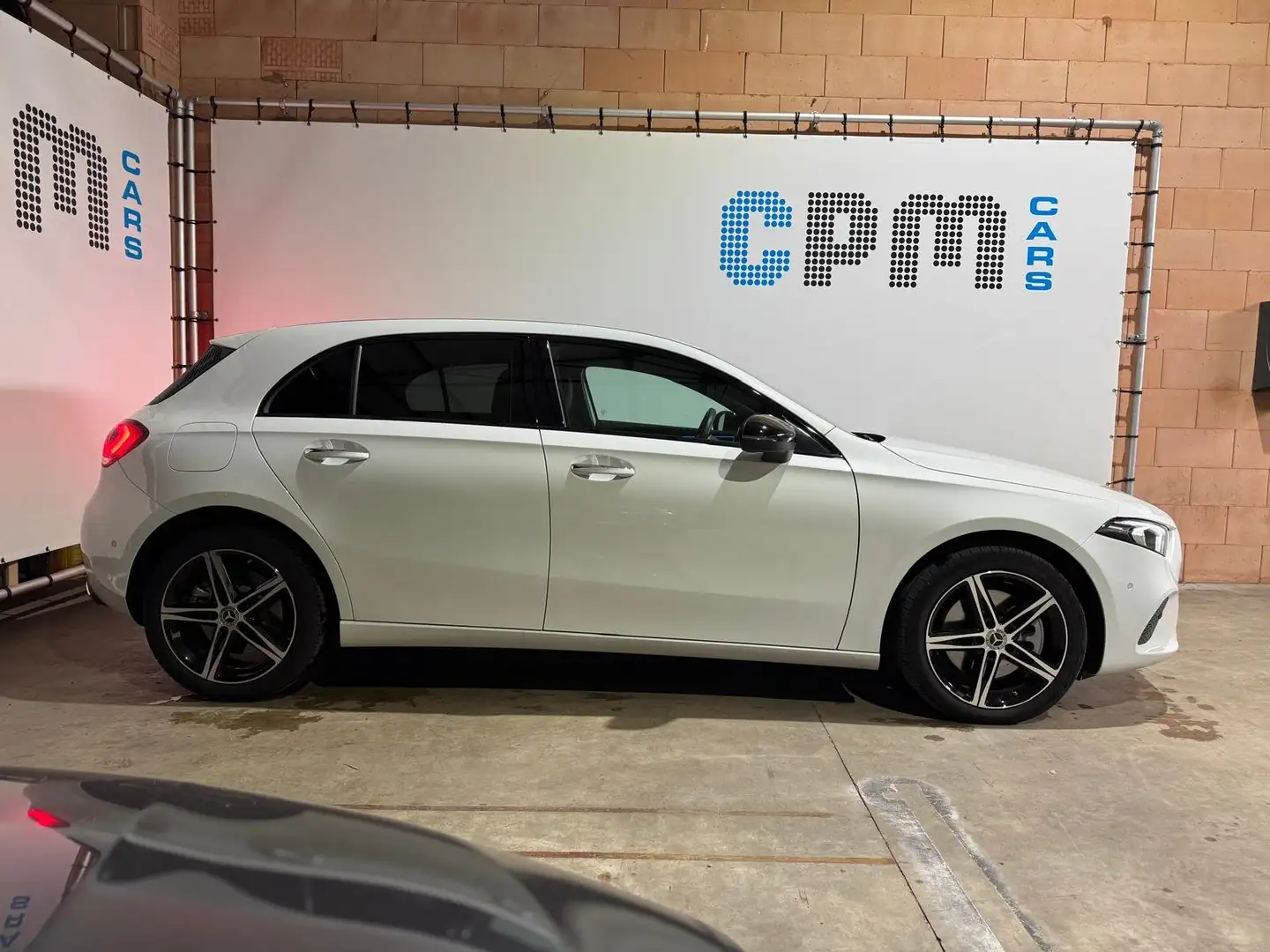 Mercedes-Benz A 250 e PHEV * BTW/ TVA * 27150km! * 1st Eig * CAMERA * Wit - 2