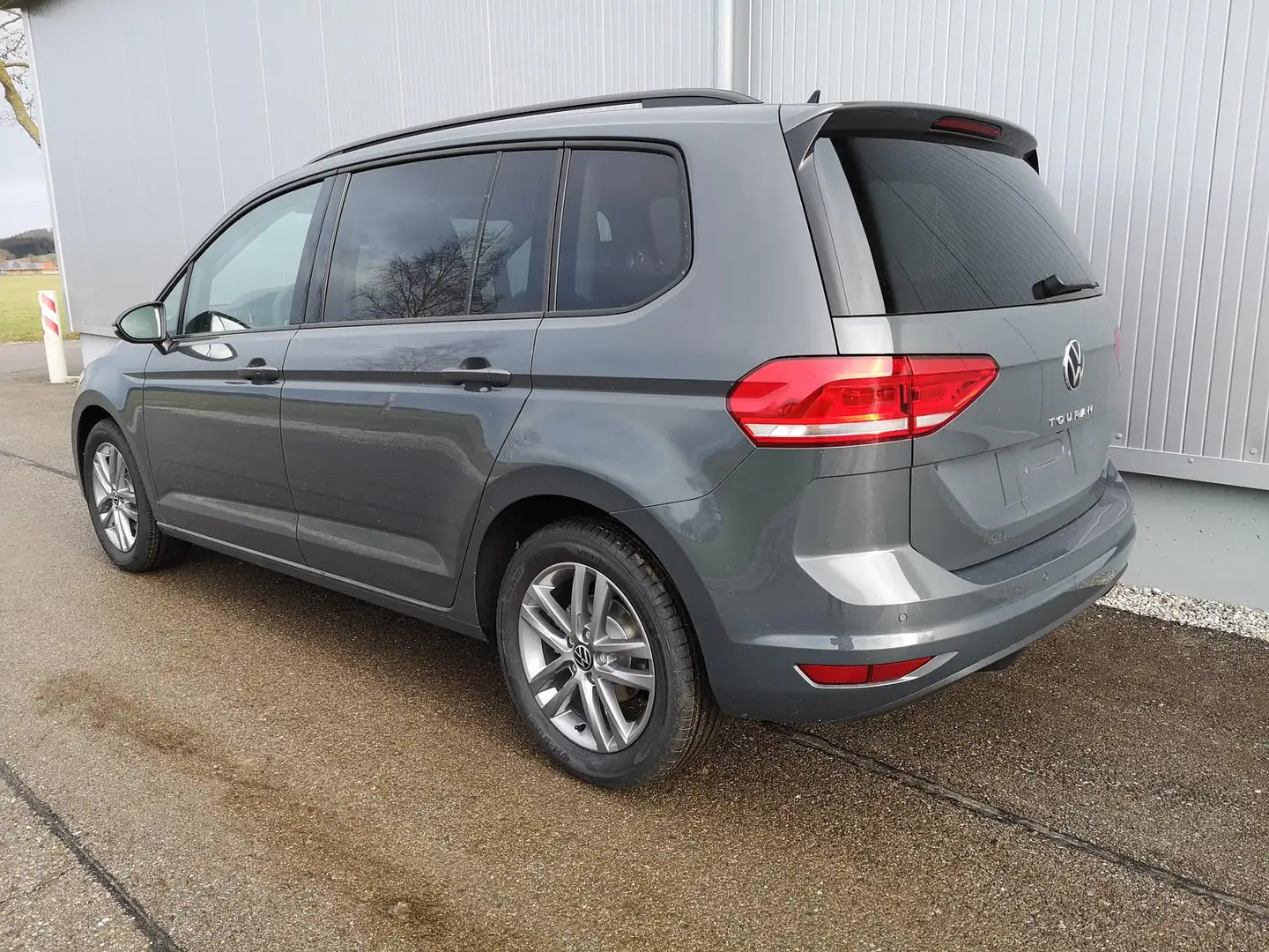 Volkswagen Touran 1.5TSI Comfortline DSG Grau - 2