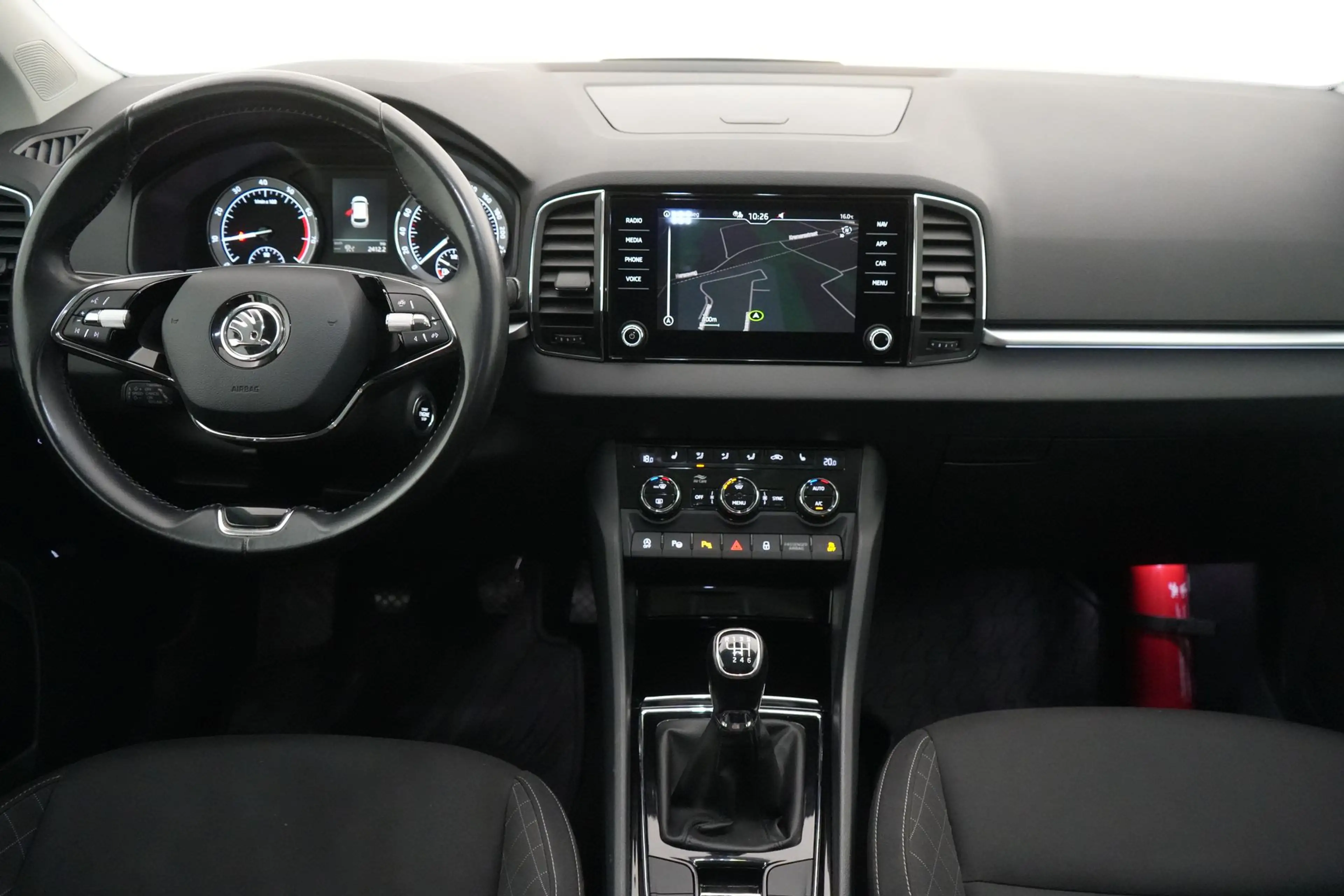 Skoda Karoq 1.5 TSI Ambition Corporate LED GPS PDC CAM Keyless — photo 13
