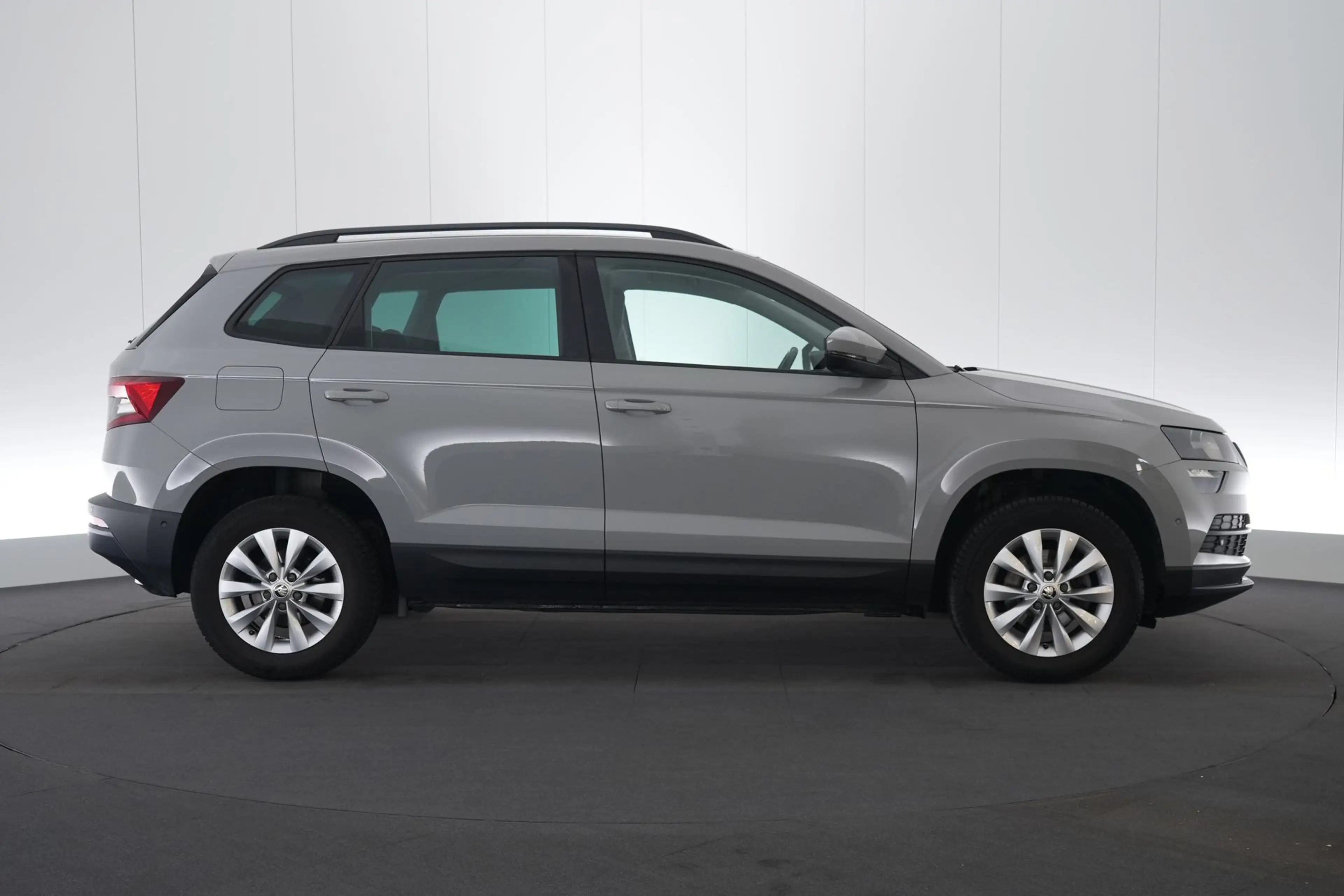 Skoda Karoq 1.5 TSI Ambition Corporate LED GPS PDC CAM Keyless — photo 5