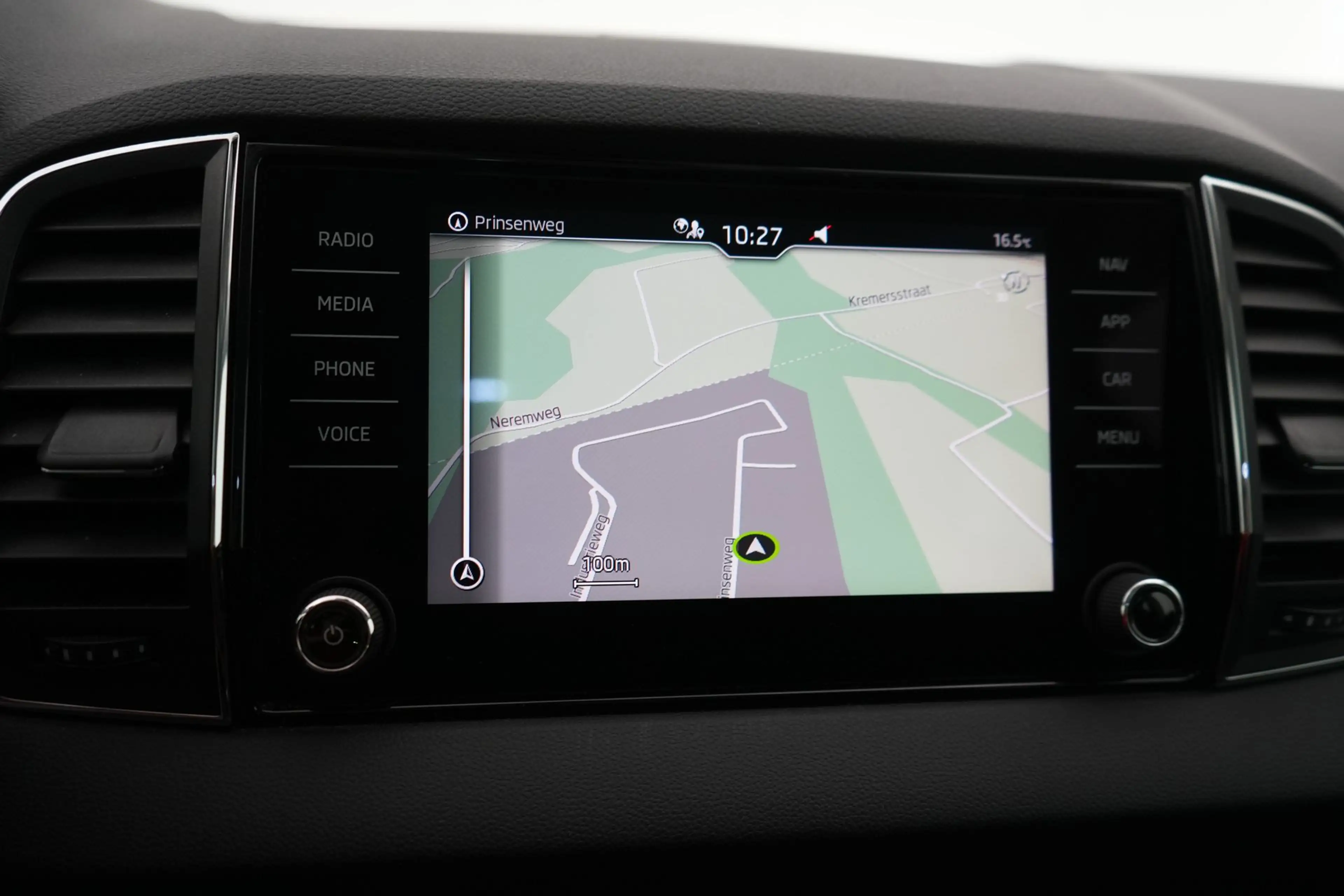 Skoda Karoq 1.5 TSI Ambition Corporate LED GPS PDC CAM Keyless — photo 15