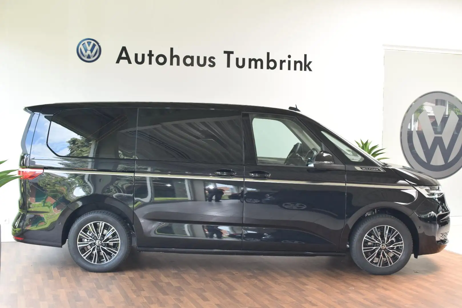 Volkswagen T7 Multivan Style TDI DSG LÜ AHK Panorama Matrix Kamera Fekete - 2