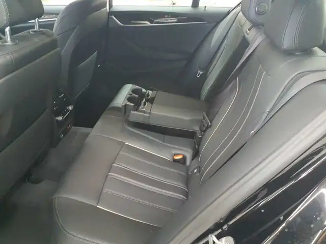 BMW 5 Series view 13