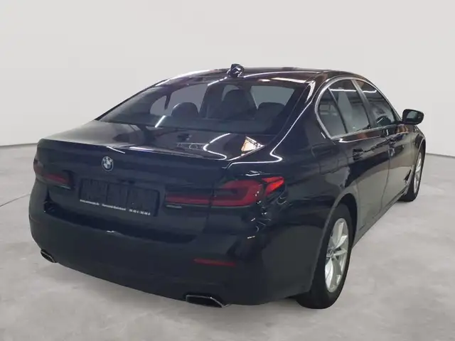 BMW 5 Series view 4