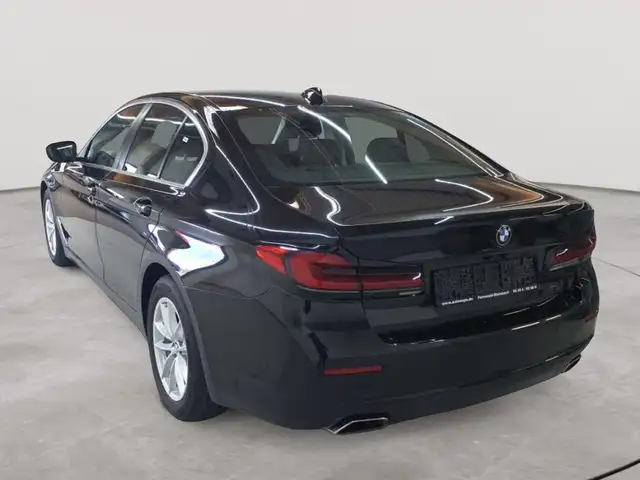 BMW 5 Series view 5